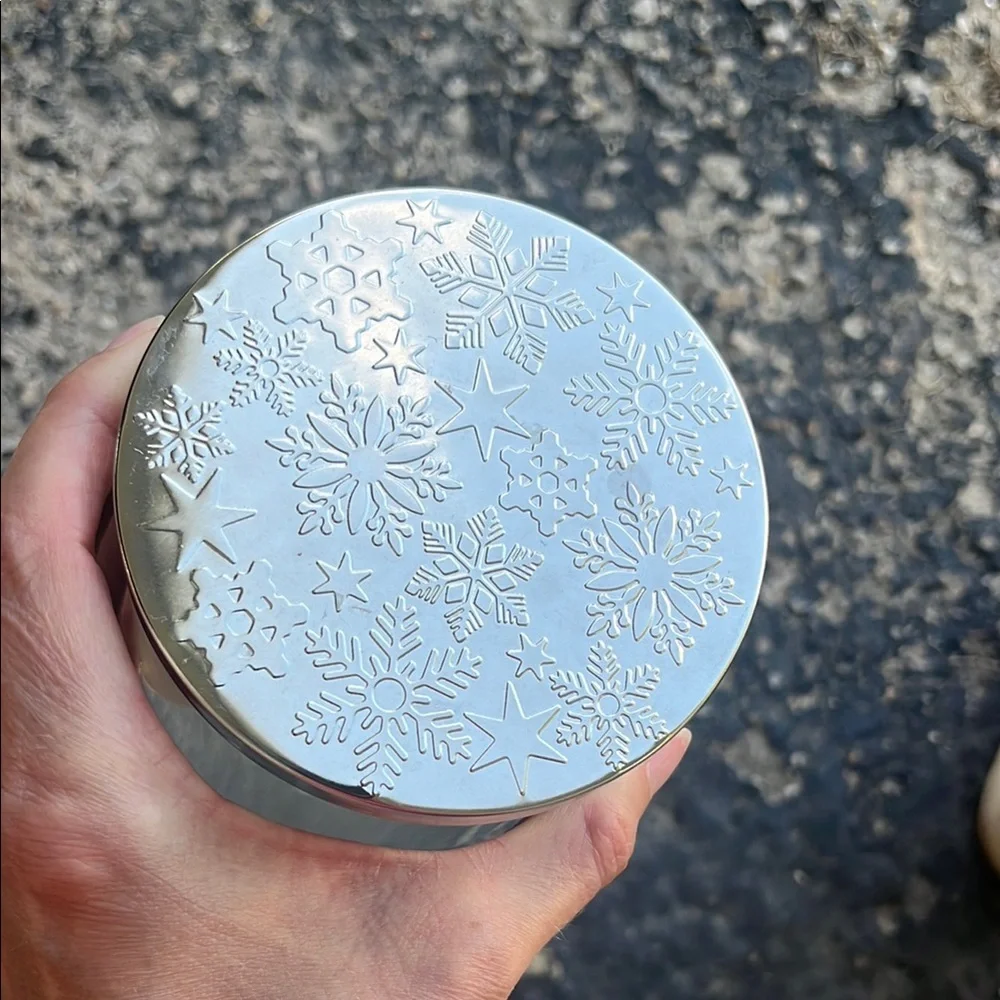 New Bath & Body Works Blue and Silver Candle Frozen Lake - Picture 5 of 10